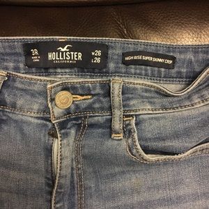 Like-New High-Rise Ripped Skinny Jeans